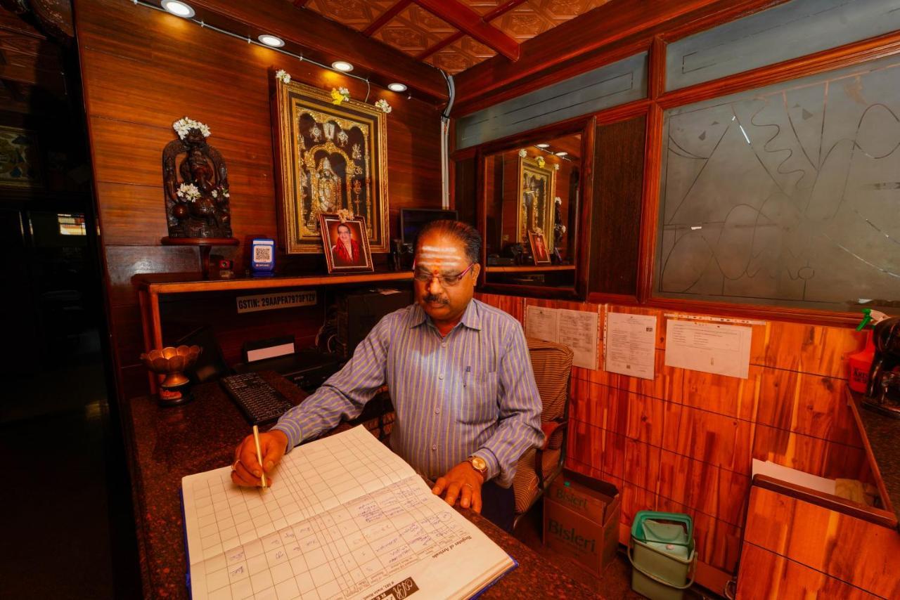 Amogha Residency Hotel Mysore Bagian luar foto