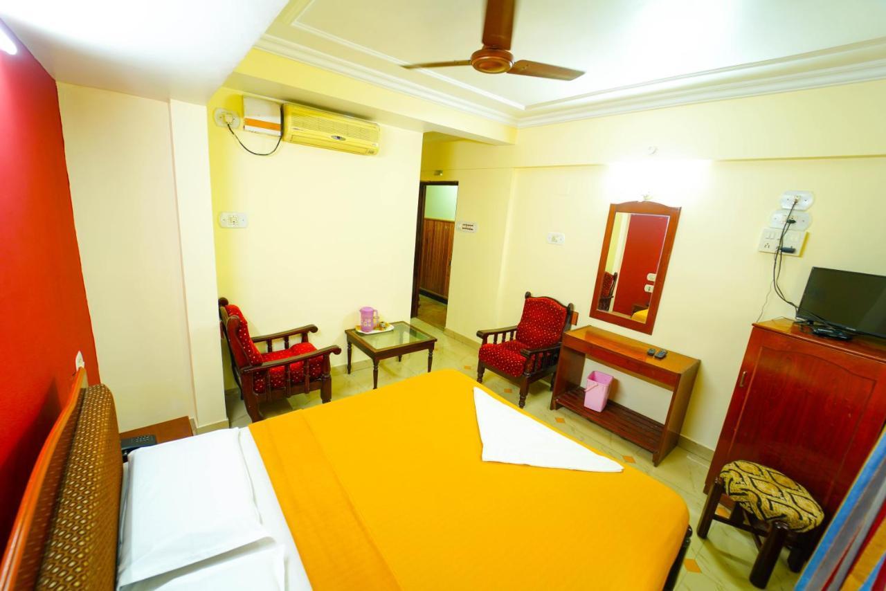 Amogha Residency Hotel Mysore Bagian luar foto