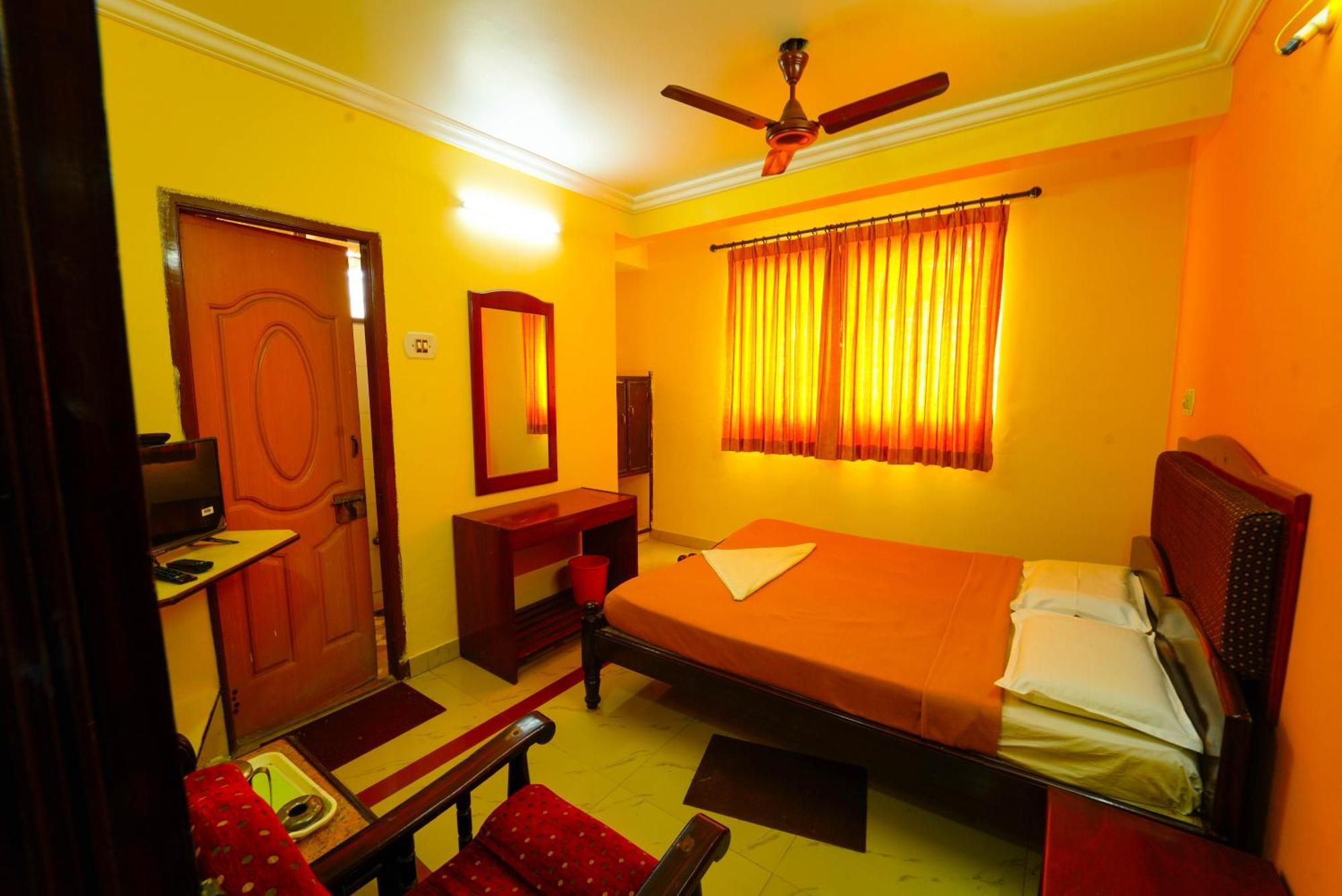 Amogha Residency Hotel Mysore Bagian luar foto
